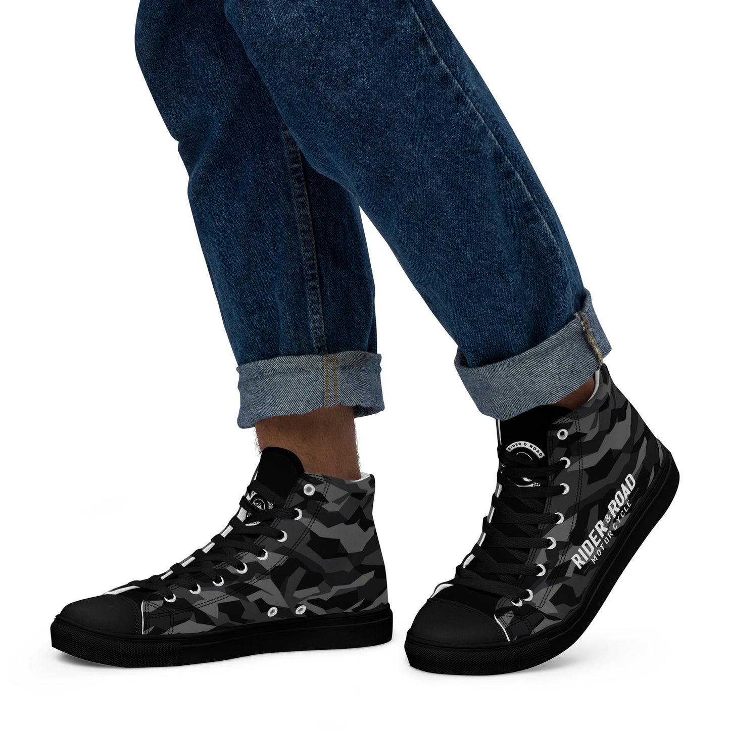 "Zapatilla estilo botín con patrón de camuflaje urbano con la frase Rider&Road en los laterales.
Suela y puntera de goma negra.
Resistentes, ligeros, alta calidad, ecosostenibles - Ankle boot-style trainer with urban camouflage pattern and the phrase Rider&Road on the sides.
Black rubber sole and toe cap. Durable, lightweight, high quality, eco-sustainable"