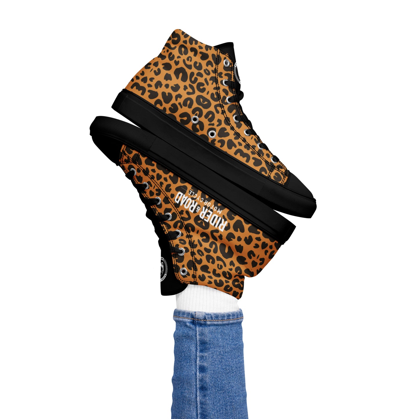 "Zapatillas altas en cuero sintético leopardo, suela gruesa y diseño minimalista con espíritu motero - High-top trainers in leopard-print synthetic leather, thick sole and minimalist design with a biker spirit"