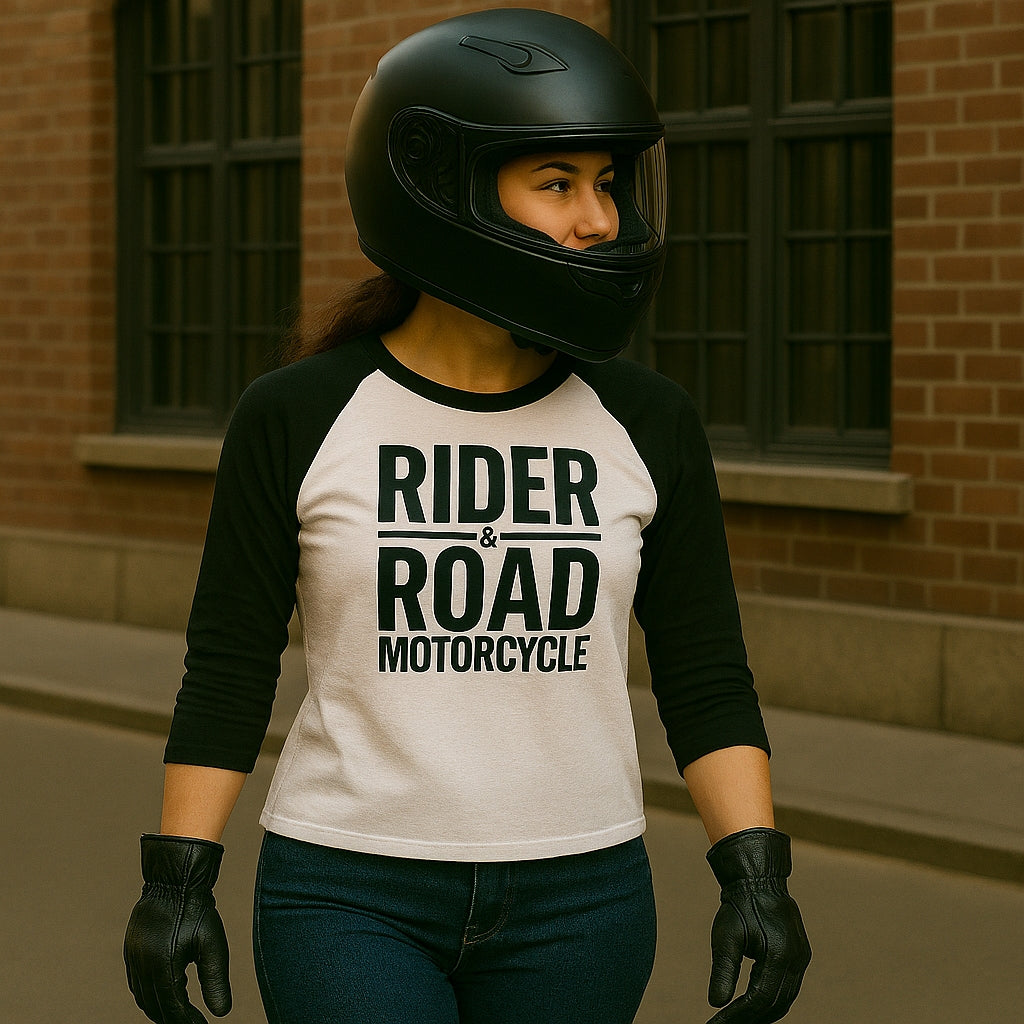 Colección de ropa streetwear para mujer con diseños inspirados en las motos y la cultura motera. Ropa moto mujer
