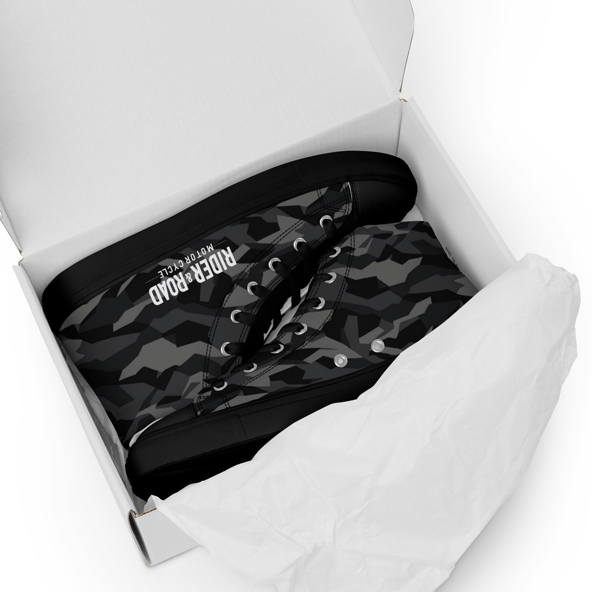 "Zapatilla estilo botín con patrón de camuflaje urbano con la frase Rider&Road en los laterales. 
Suela y puntera de goma negra.
Resistentes, ligeros, alta calidad, ecosostenibles - Ankle boot-style trainer with urban camouflage pattern and the phrase Rider&Road on the sides. 
Black rubber sole and toe cap. Durable, lightweight, high quality, eco-sustainable"