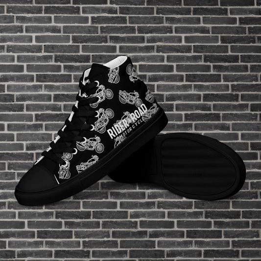 "Zapatillas altas en cuero sintético negro, suela gruesa y diseño minimalista con espíritu motero, motos clasicas blancas sobre fondo negro colección Rider & Road - ‘High-top trainers in black synthetic leather, thick sole and minimalist design with a biker spirit, classic white motorcycles on a black background — Rider & Road collection"