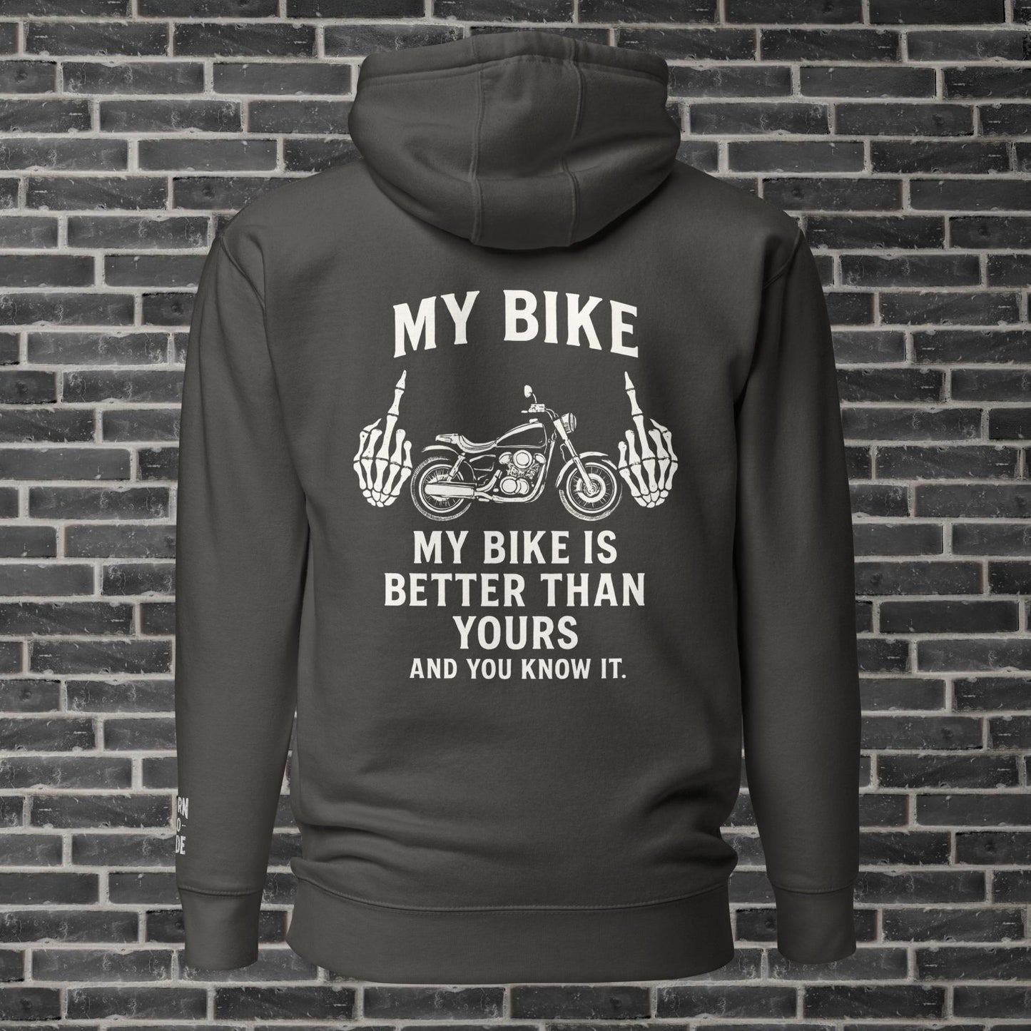 "Sudadera 100% algodón con bordado en peño y puño izquierdo, y estampado en la espalda.
En color negro - 100% cotton sweatshirt with embroidery on the chest and left cuff, and print on the back.
In black"