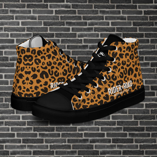 "Zapatillas altas en cuero sintético leopardo, suela gruesa y diseño minimalista con espíritu motero - High-top trainers in leopard-print synthetic leather, thick sole and minimalist design with a biker spirit"