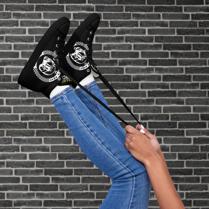 "Zapatilla estilo botín en color negro con la frase Rider&Road y logo en los laterales. 
Suela y puntera de goma negra.
Resistentes, ligeros, alta calidad, ecosostenibles - Black ankle boot-style trainers with the phrase Rider&Road and logo on the sides. Black rubber sole and toe cap. Durable, lightweight, high quality, eco-sustainable"