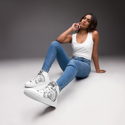 "Zapatilla estilo botín en color blanco la frase Rider&Road y logo en los laterales. 
Suela y puntera de goma blanco.
Resistentes, ligeros, alta calidad, ecosostenibles - White ankle boot-style trainers with the phrase Rider&Road and logo on the sides. White rubber sole and toe cap. Durable, lightweight, high quality, eco-sustainable"