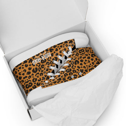 "Zapatillas altas en cuero sintético leopardo, suela gruesa y diseño minimalista con espíritu motero - High-top trainers in leopard-print synthetic leather, thick sole and minimalist design with a biker spirit"